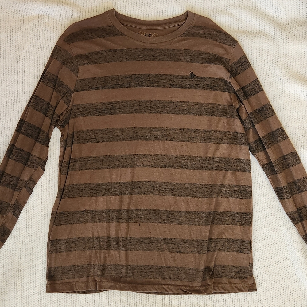 Knights Apparel long sleeve shirt, size large, fitted